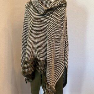 Chico's Poncho Green Gold (OS: One-Size)